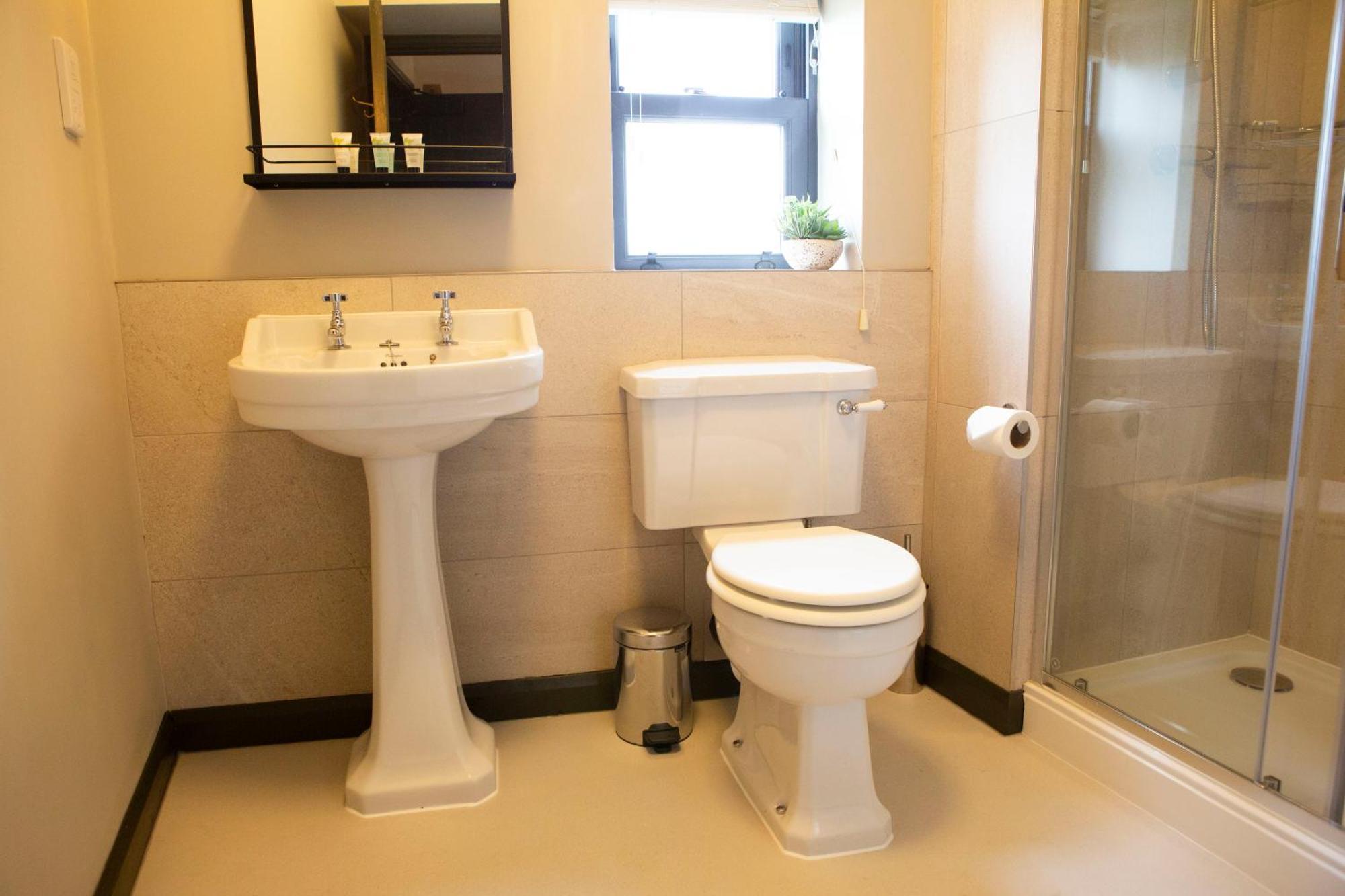 Square & Compass Hotel Two Dales Ngoại thất bức ảnh